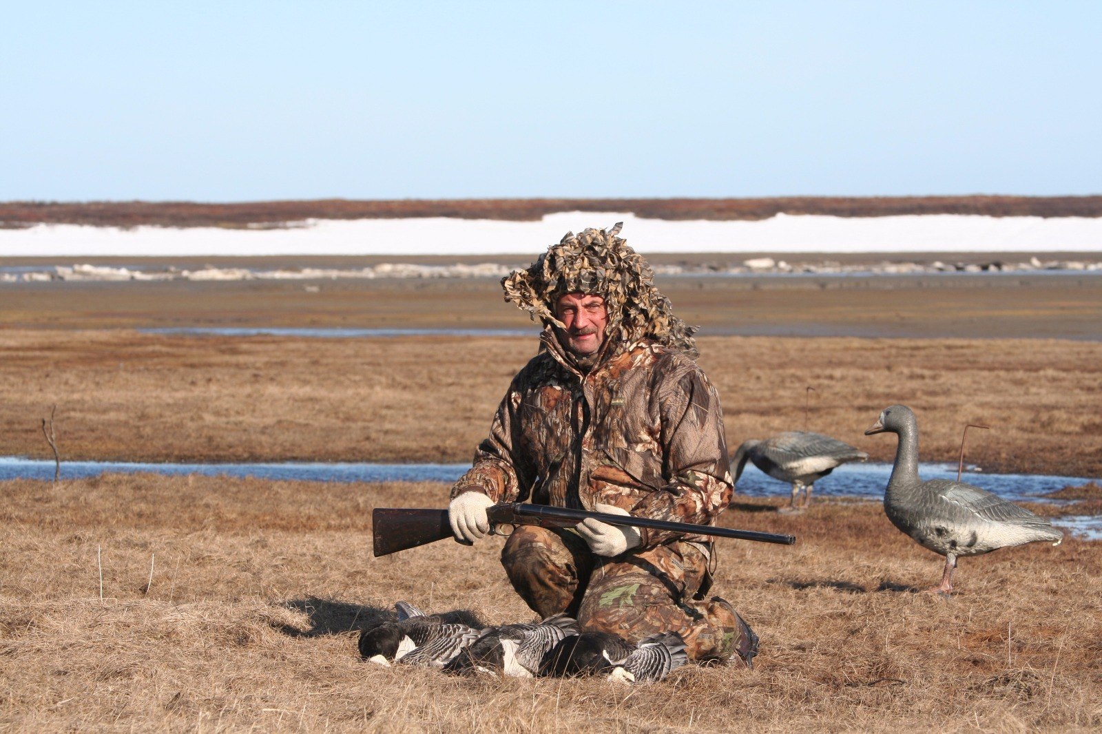 Видео жизнь охотника. Охота в Ненецком автономном округе. Весенняя охота в НАО. Охота на водоплавающую дичь 2022.