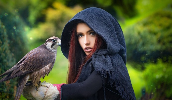 Крылатая девушка