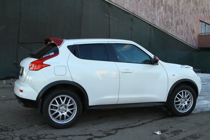 Ниссан белый джип Juke