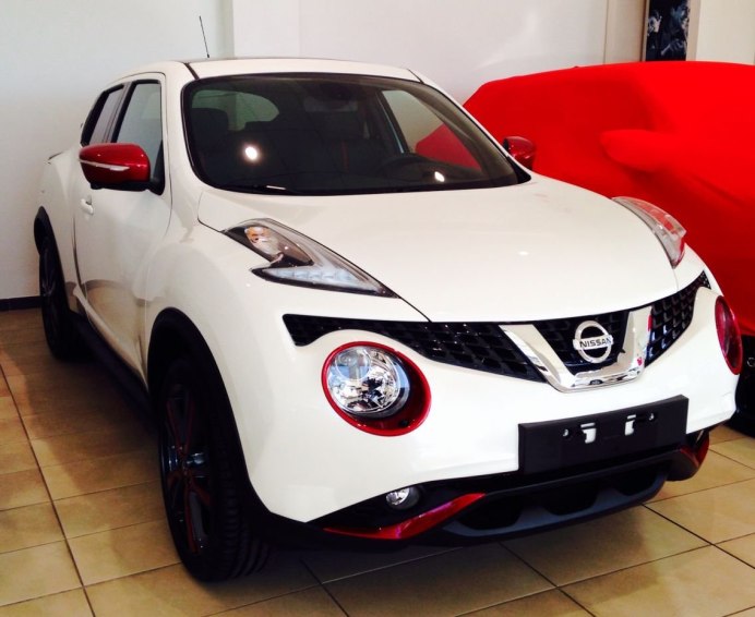 Nissan Juke 2013 с черной крышей