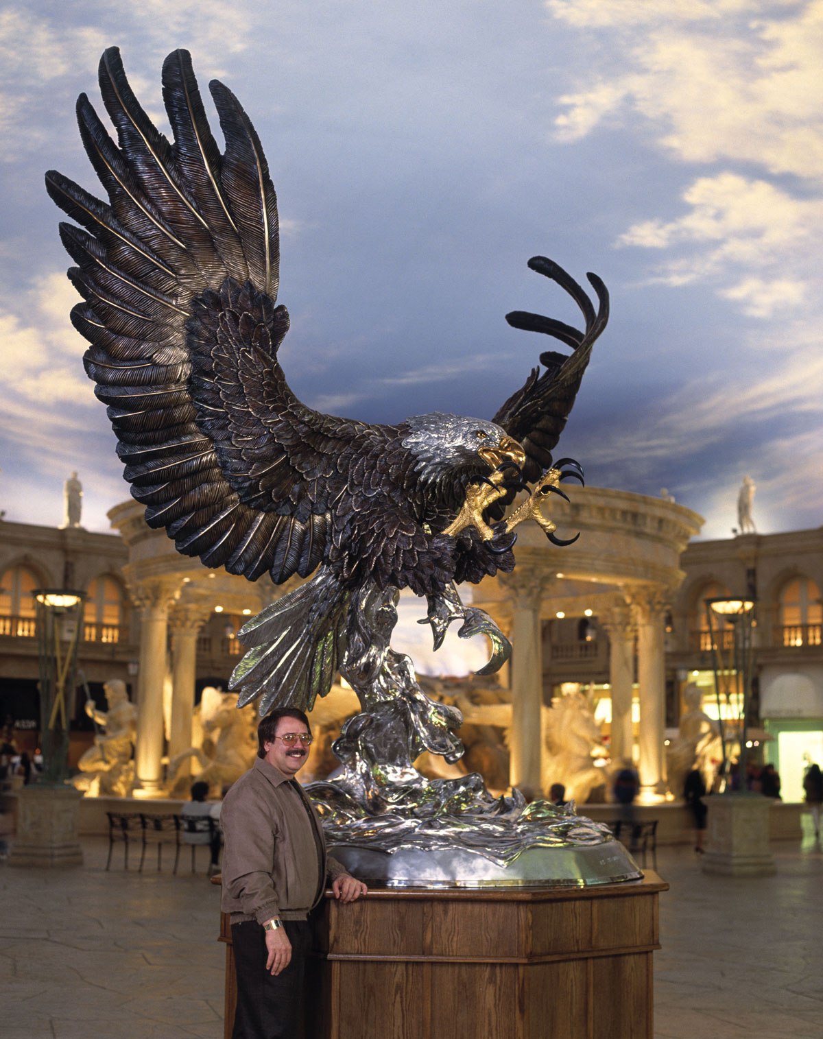 скульптура орла фото