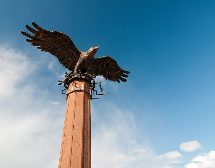 Город Орел памятник Орлу
