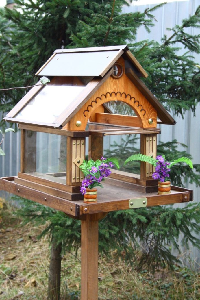 Кормушка для птиц из дерева