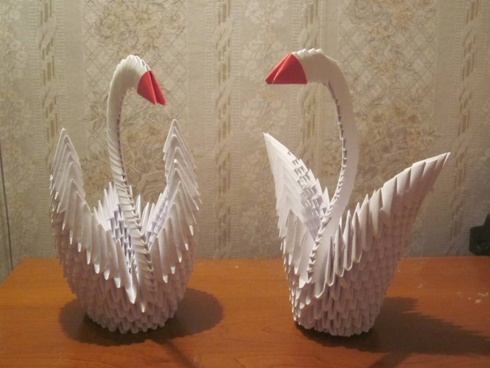 Лебеди из бутылок пластиковых для сада