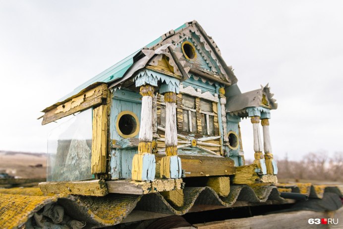 Воробей в скворечнике