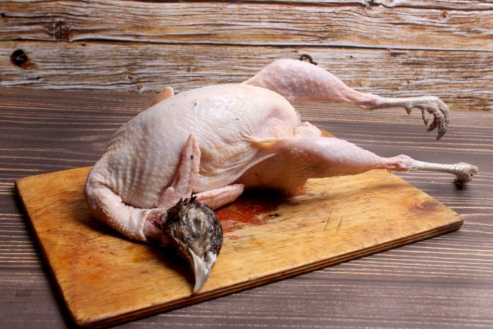 Тетерев ощипанная тушка