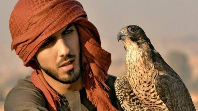 Omar Borkan al Gala с птицей
