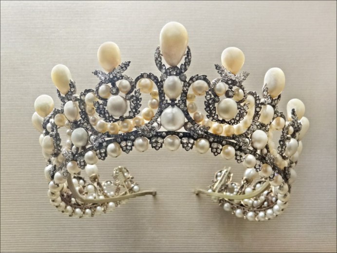 Danish Tiara Pearl