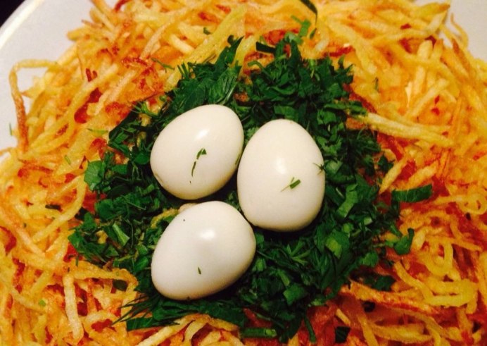 Тетерка в гнезде