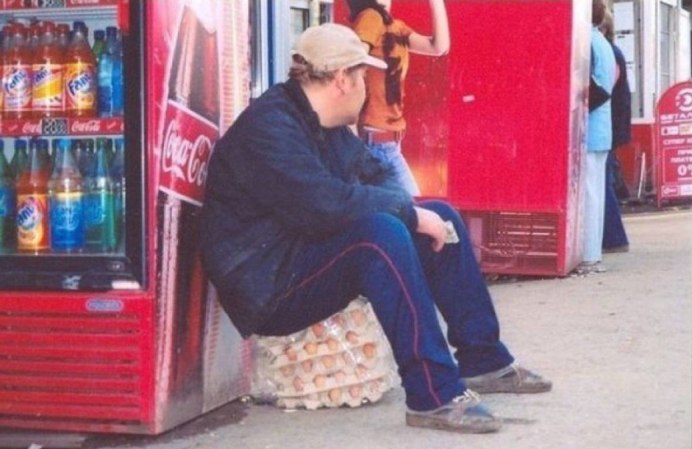 Обезьяна с яйцами
