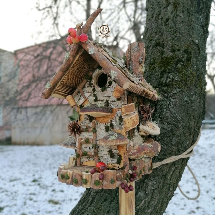 Гнездо из природного материала