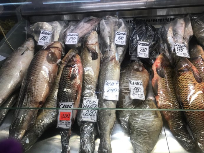 Рыба продается на рынке
