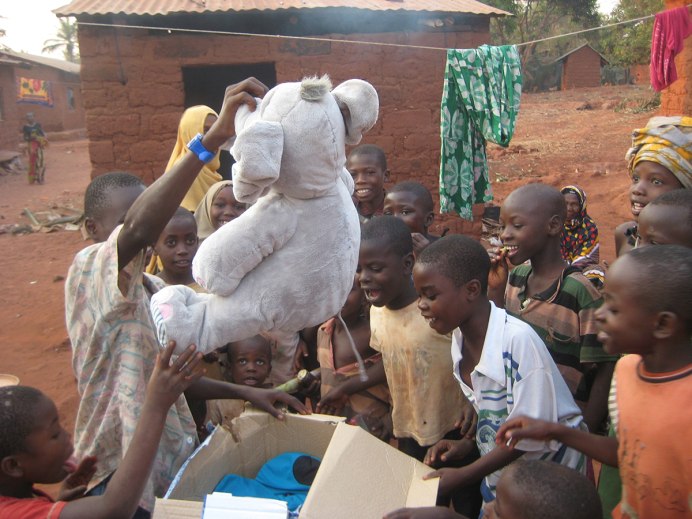 Дети в Африке гуманитарной