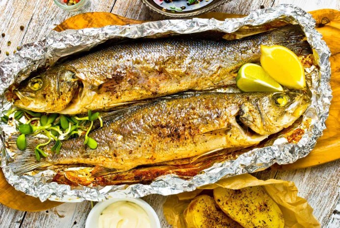 Сибас в морской соли