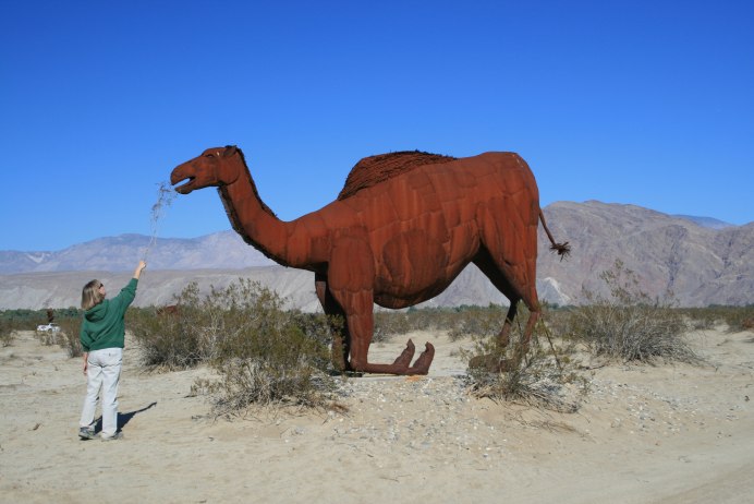 Гигантский верблюд