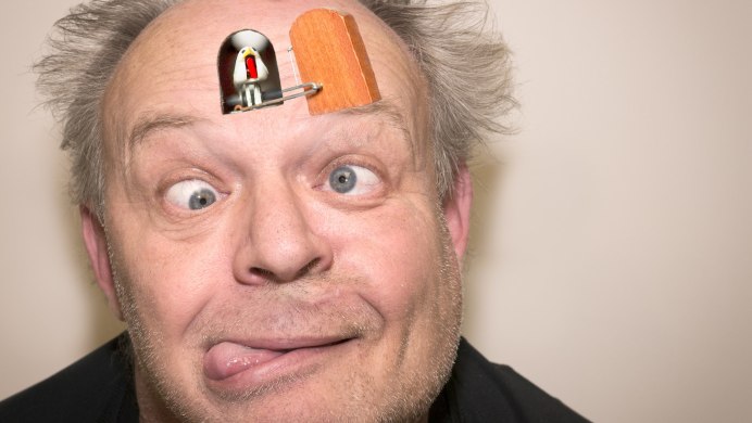 Кукушка на белом фоне