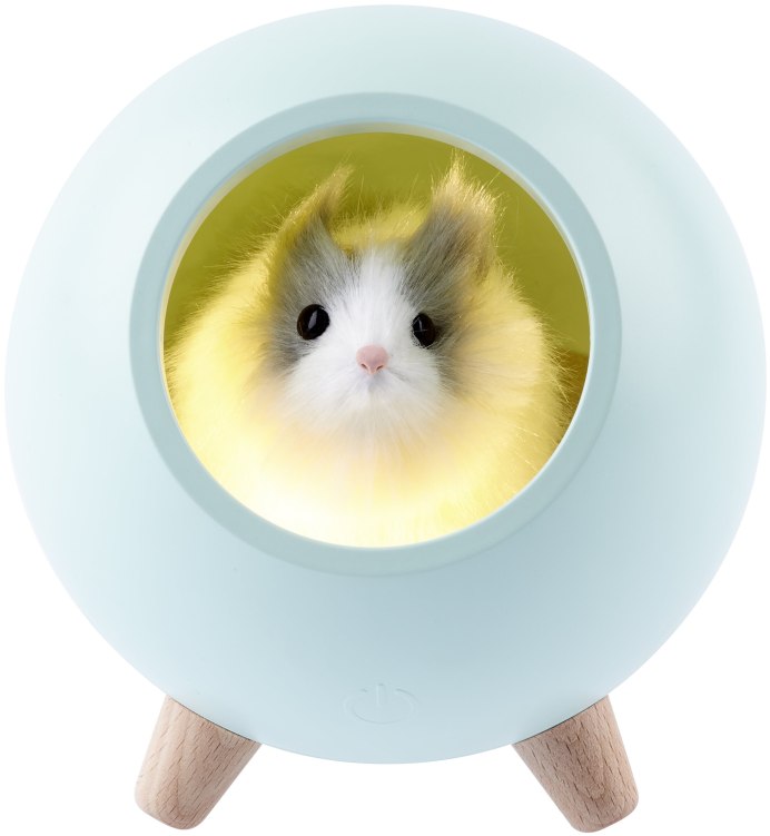 Хомяк на зеленом фоне