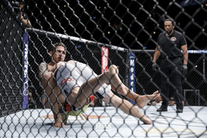 Чарльз Оливейра армбар