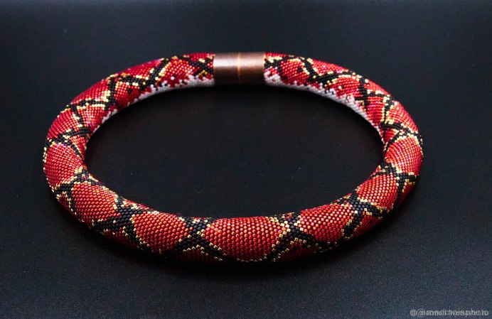 Красный питон кожа