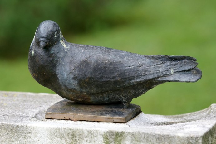 Каменные голуби в Таллине