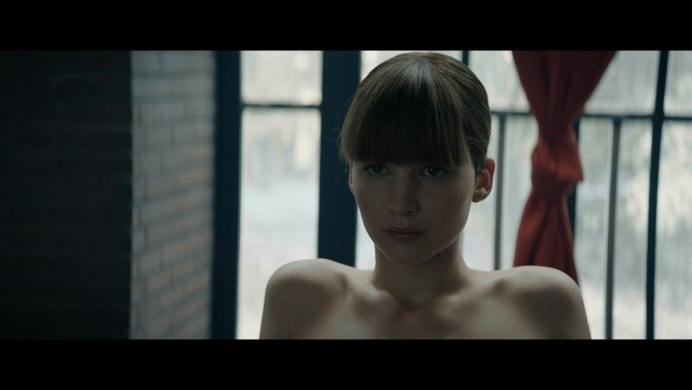 Jennifer Lawrence красный Воробей