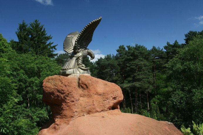 Каменный орёл
