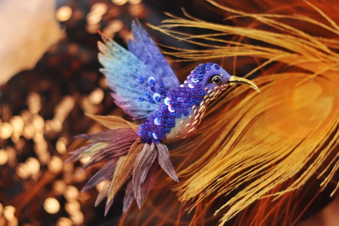 Чучел настоящих райских птиц.