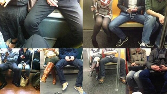 У парня выпирает в метро