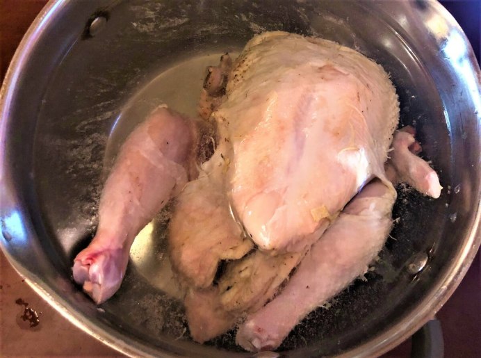 Курица с ведром