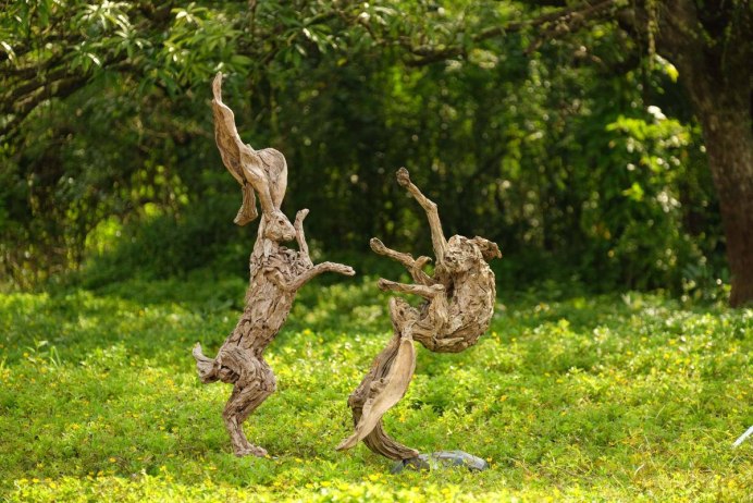 Кормушка для птиц из веток