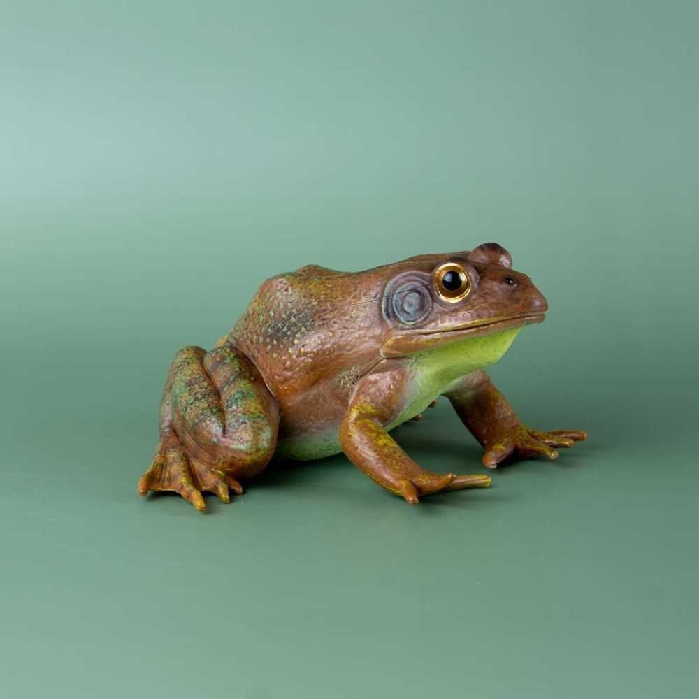 Фигурка лягушка водонос