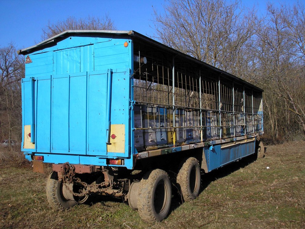 Прицеп пчелопавильон