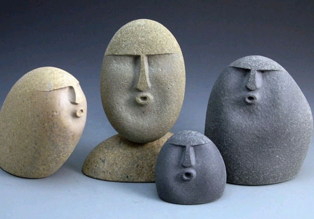 Каменные статуэтки