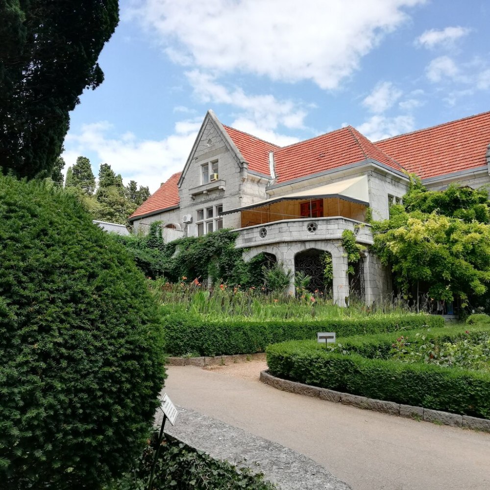 Дворец Харакс в Крыму
