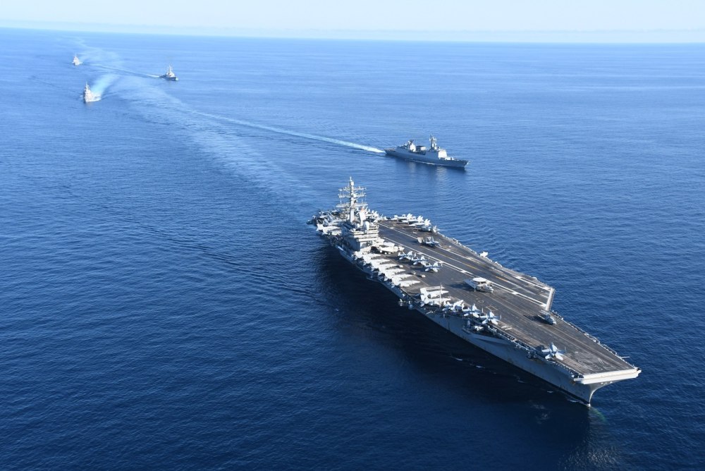 USS Ronald Reagan CVN-76 фото
