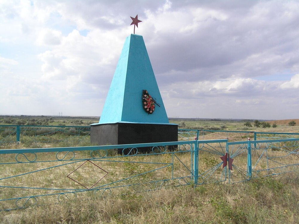 Новый Рогачик памятник военнопленным