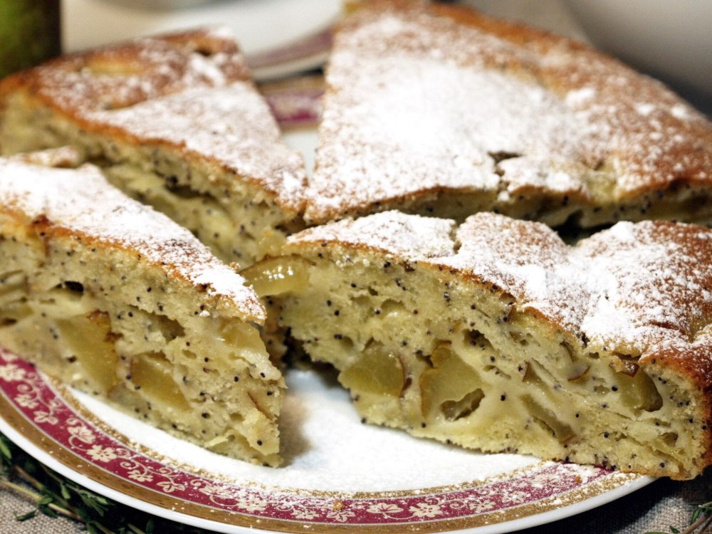 Пирог с грушей и маком