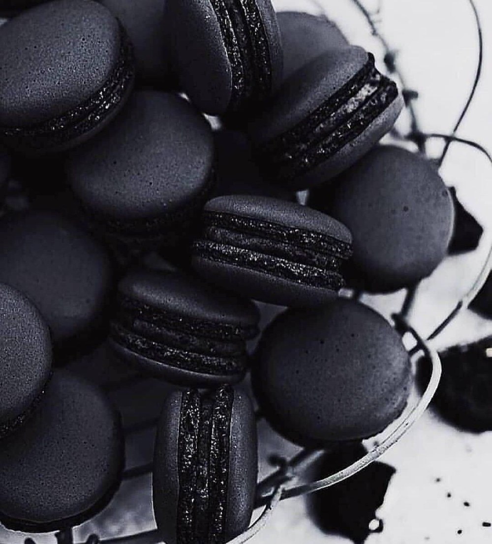 Черные макарунс